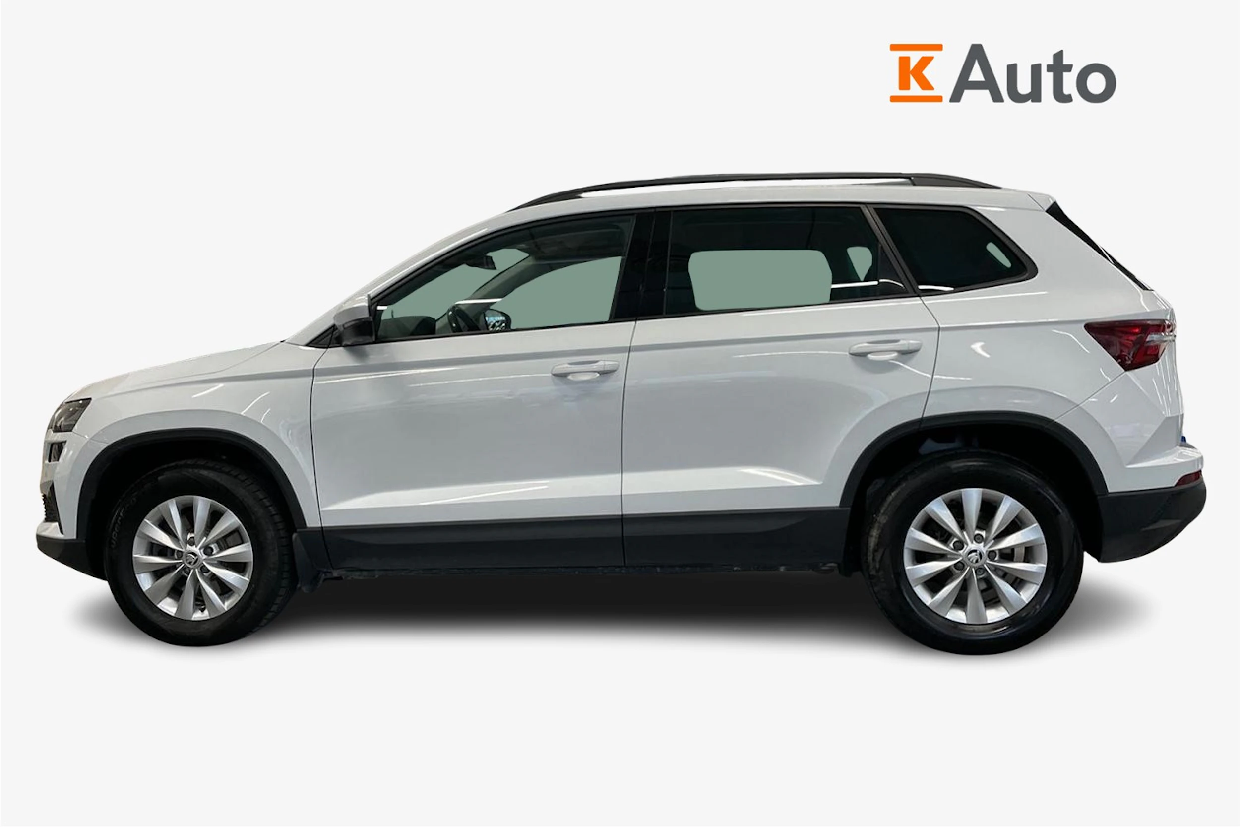 valkoinen Skoda Karoq 2022 kuva 5.