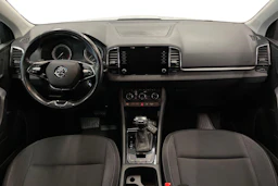 valkoinen Skoda Karoq 2022 kuva 7.