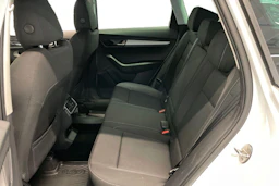 valkoinen Skoda Karoq 2022 kuva 8.