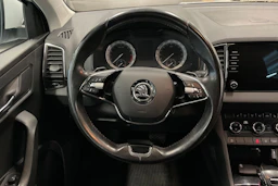 valkoinen Skoda Karoq 2022 kuva 13.