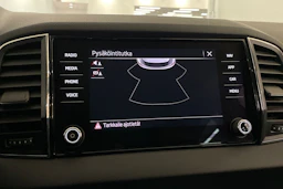 valkoinen Skoda Karoq 2022 kuva 14.