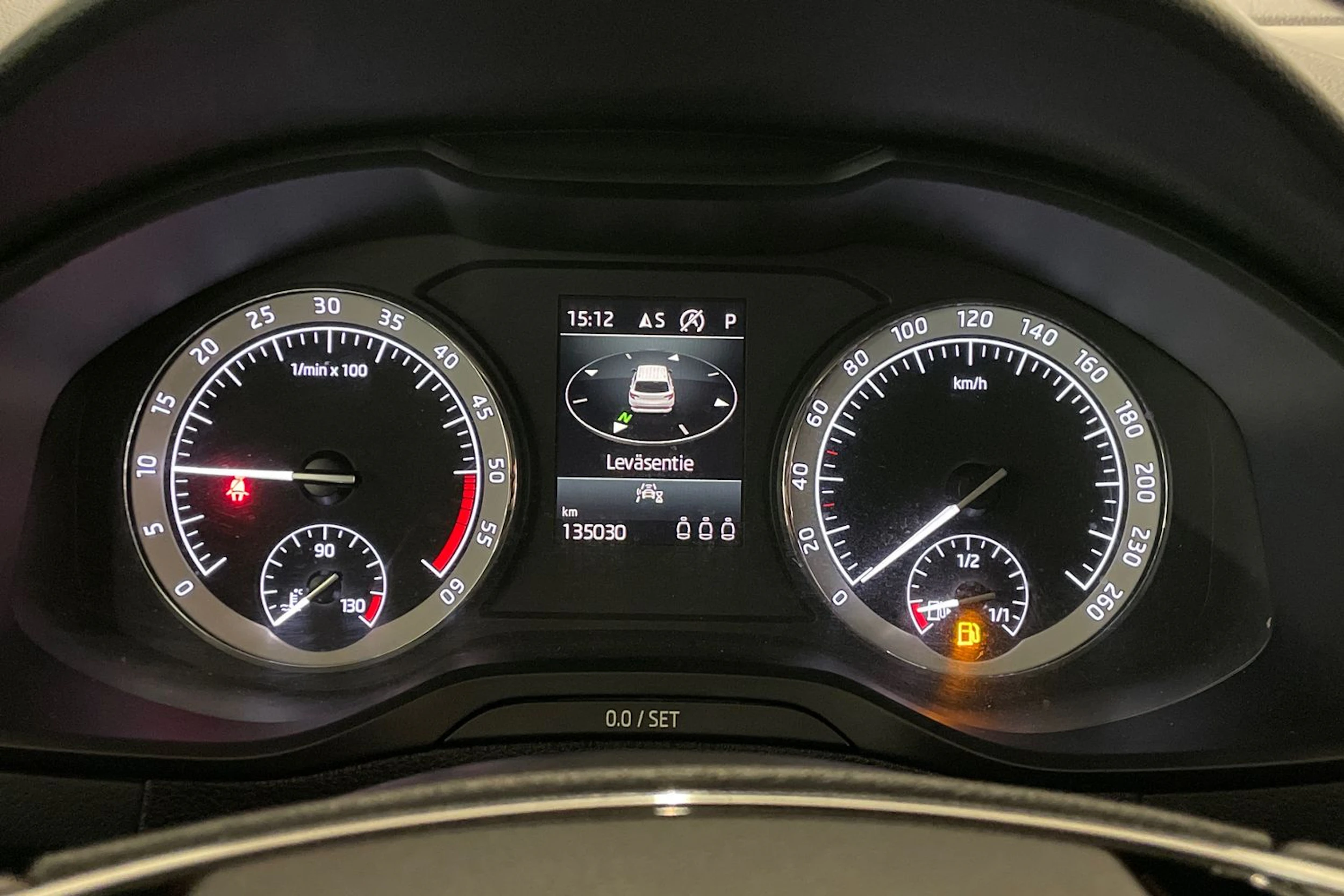 valkoinen Skoda Karoq 2022 kuva 15.