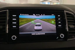 valkoinen Skoda Karoq 2022 kuva 18.