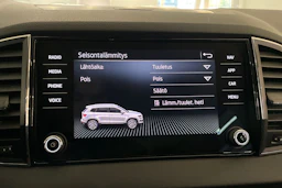 valkoinen Skoda Karoq 2022 kuva 19.