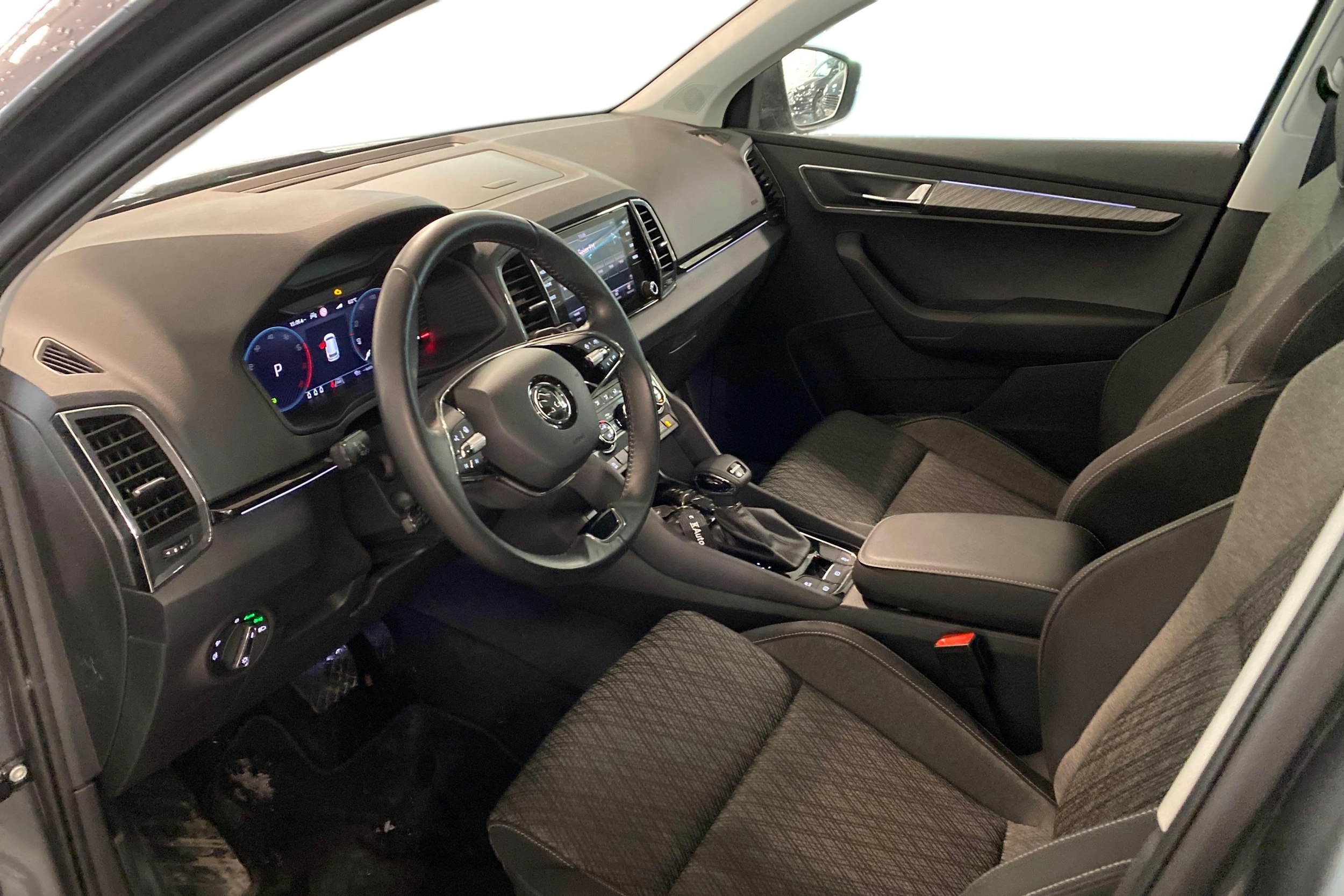 Harmaa Skoda KAROQ 2023 kuva 3.