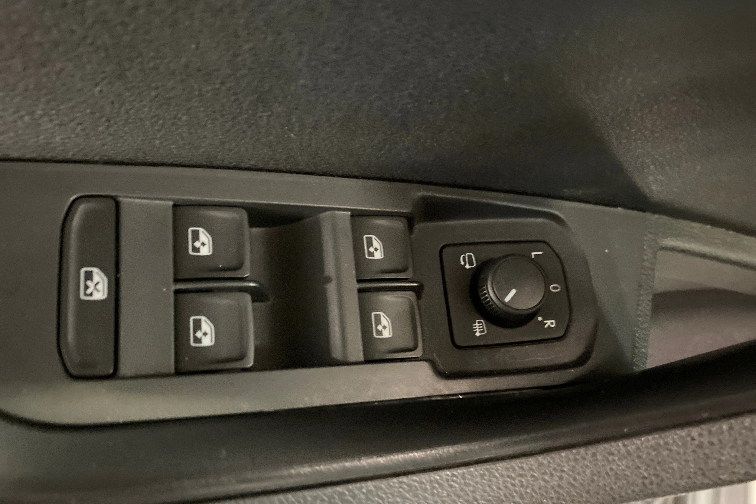 Harmaa Skoda KAROQ 2023 kuva 11.