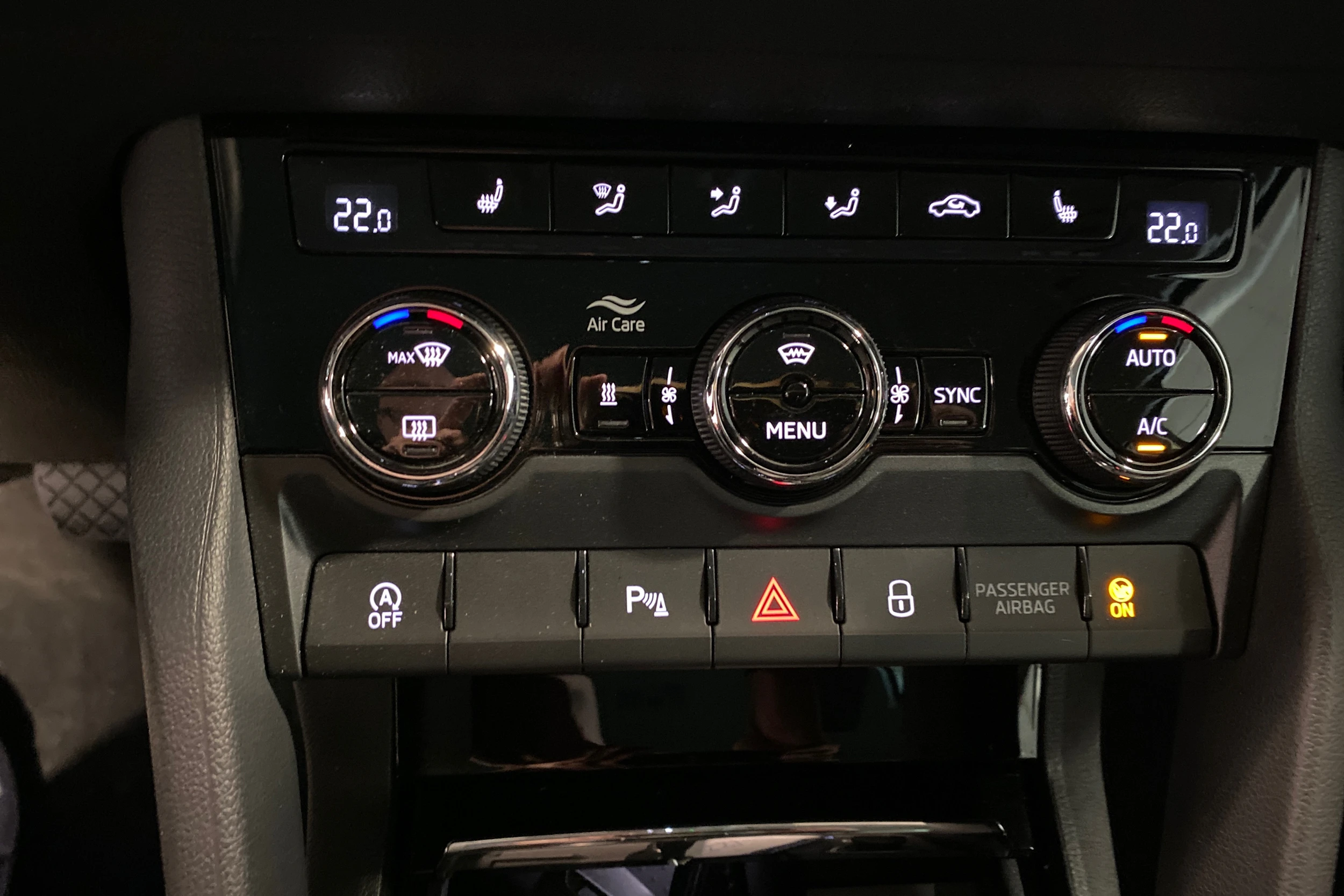 Harmaa Skoda KAROQ 2023 kuva 17.