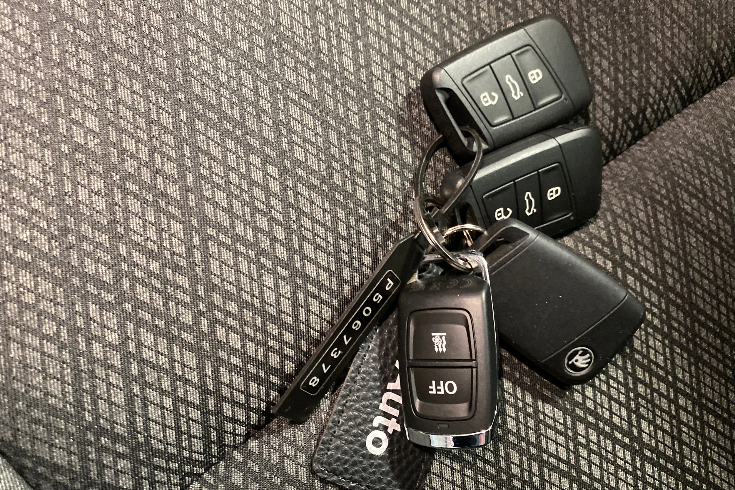 Harmaa Skoda KAROQ 2023 kuva 18.