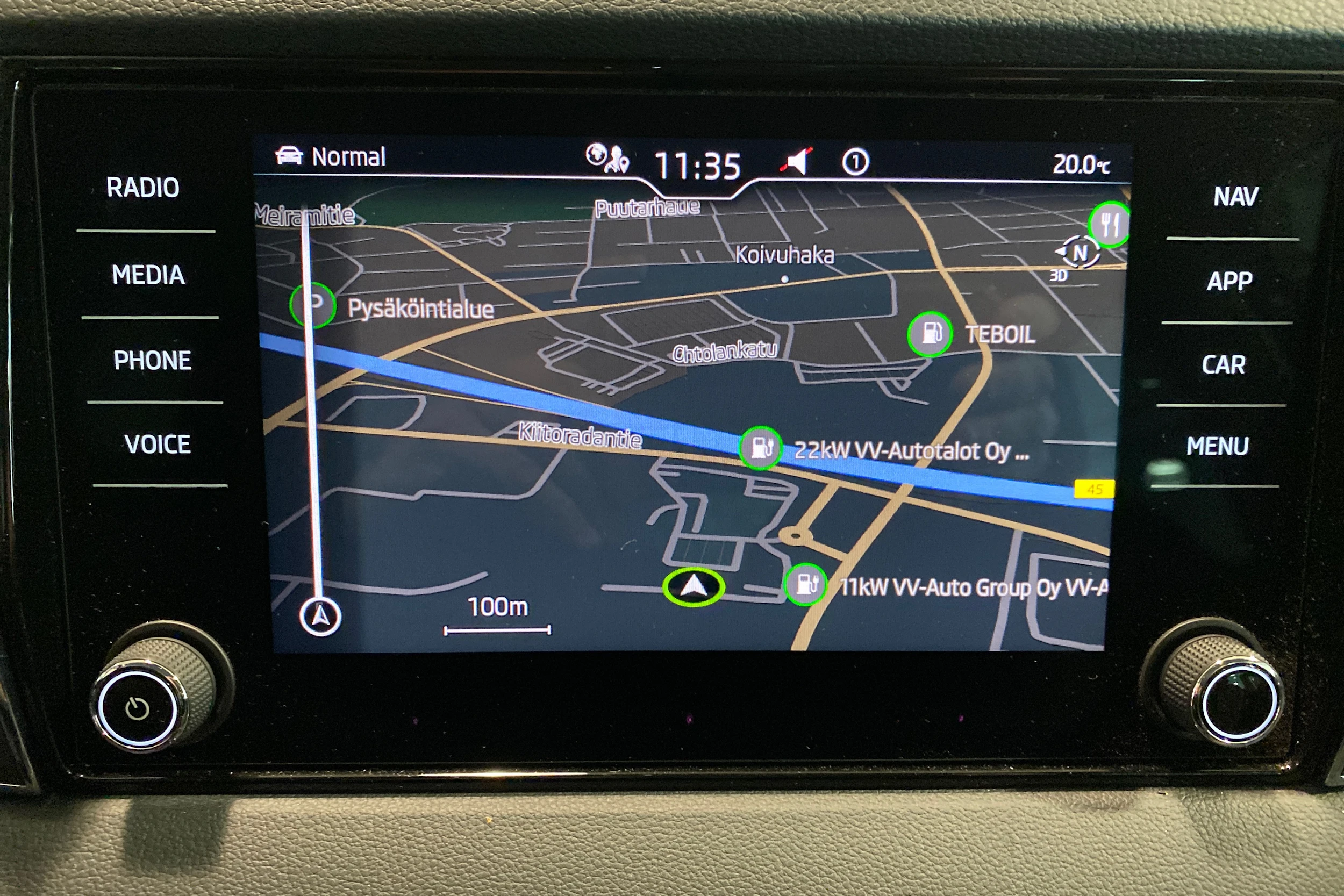 Harmaa Skoda KAROQ 2023 kuva 20.