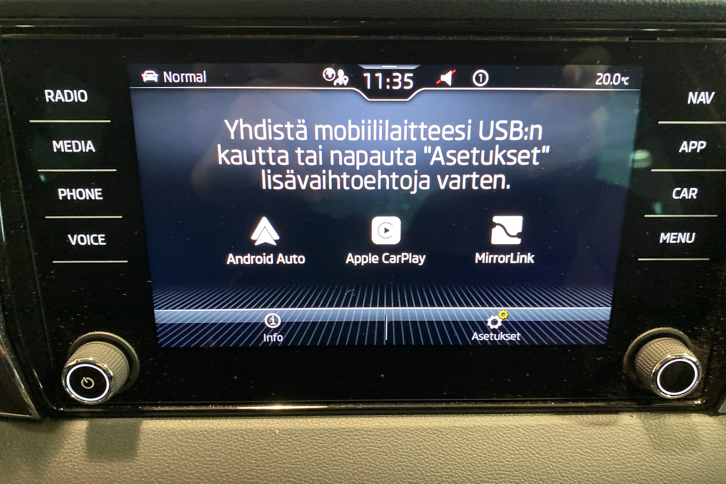 Harmaa Skoda KAROQ 2023 kuva 21.