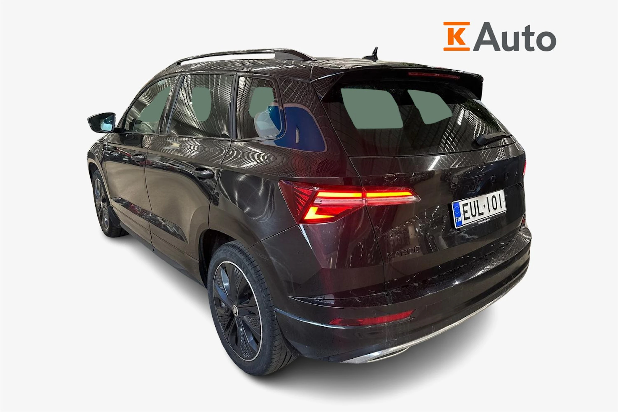 musta Skoda Karoq 2023 kuva 2.