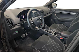 musta Skoda Karoq 2023 kuva 3.