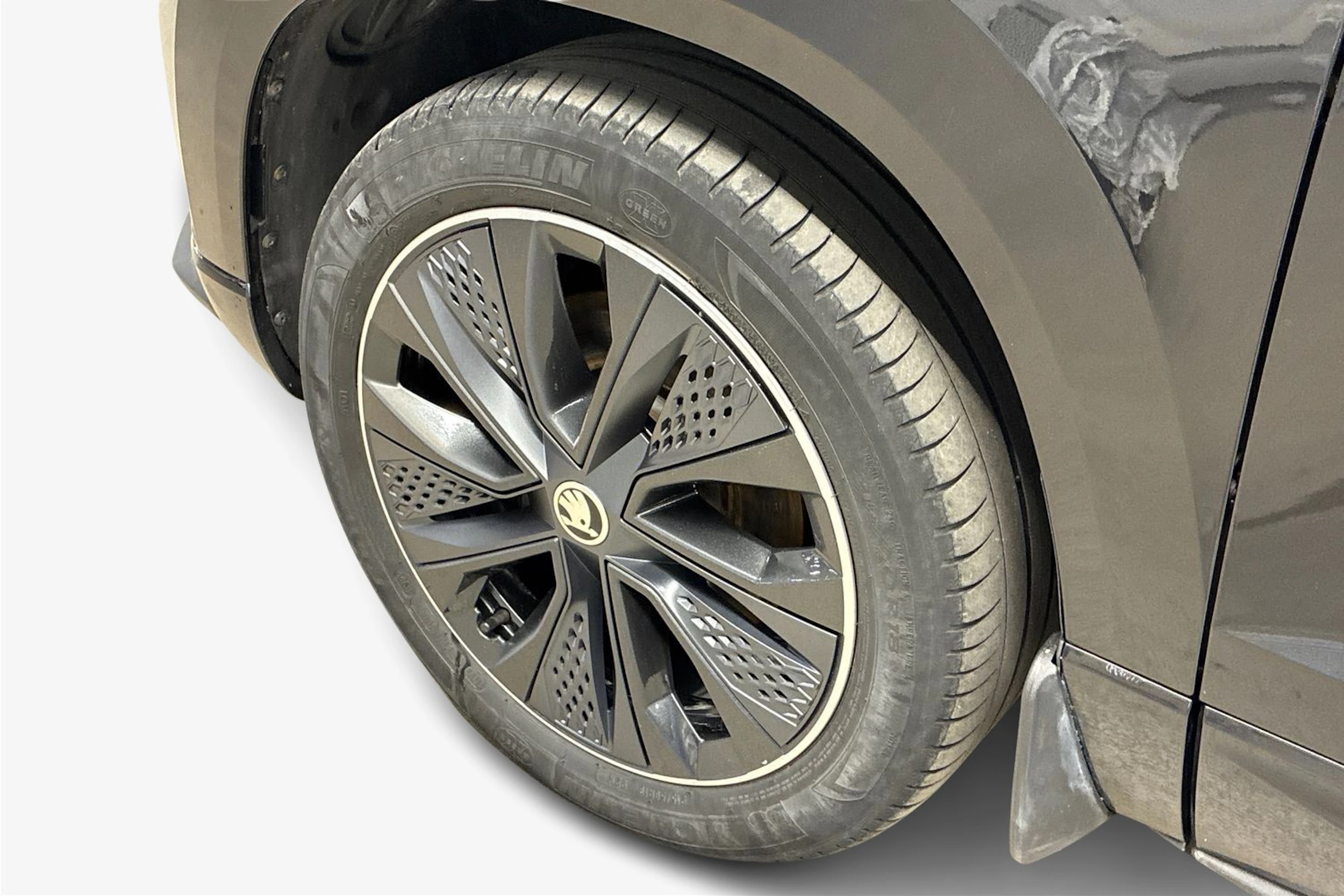 musta Skoda Karoq 2023 kuva 9.