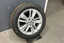 musta Skoda Karoq 2023 kuva 10.