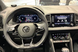 musta Skoda Karoq 2023 kuva 11.
