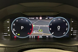 musta Skoda Karoq 2023 kuva 12.