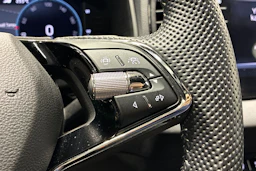 musta Skoda Karoq 2023 kuva 14.