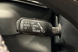 musta Skoda Karoq 2023 kuva 15.