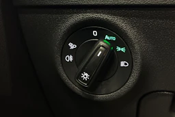 musta Skoda Karoq 2023 kuva 16.