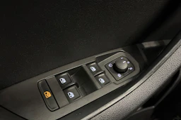 musta Skoda Karoq 2023 kuva 17.