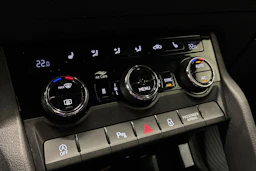 musta Skoda Karoq 2023 kuva 19.