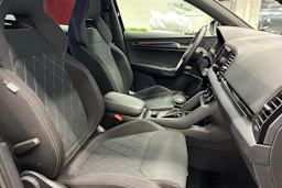 musta Skoda Karoq 2023 kuva 26.