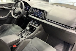 musta Skoda Karoq 2023 kuva 27.