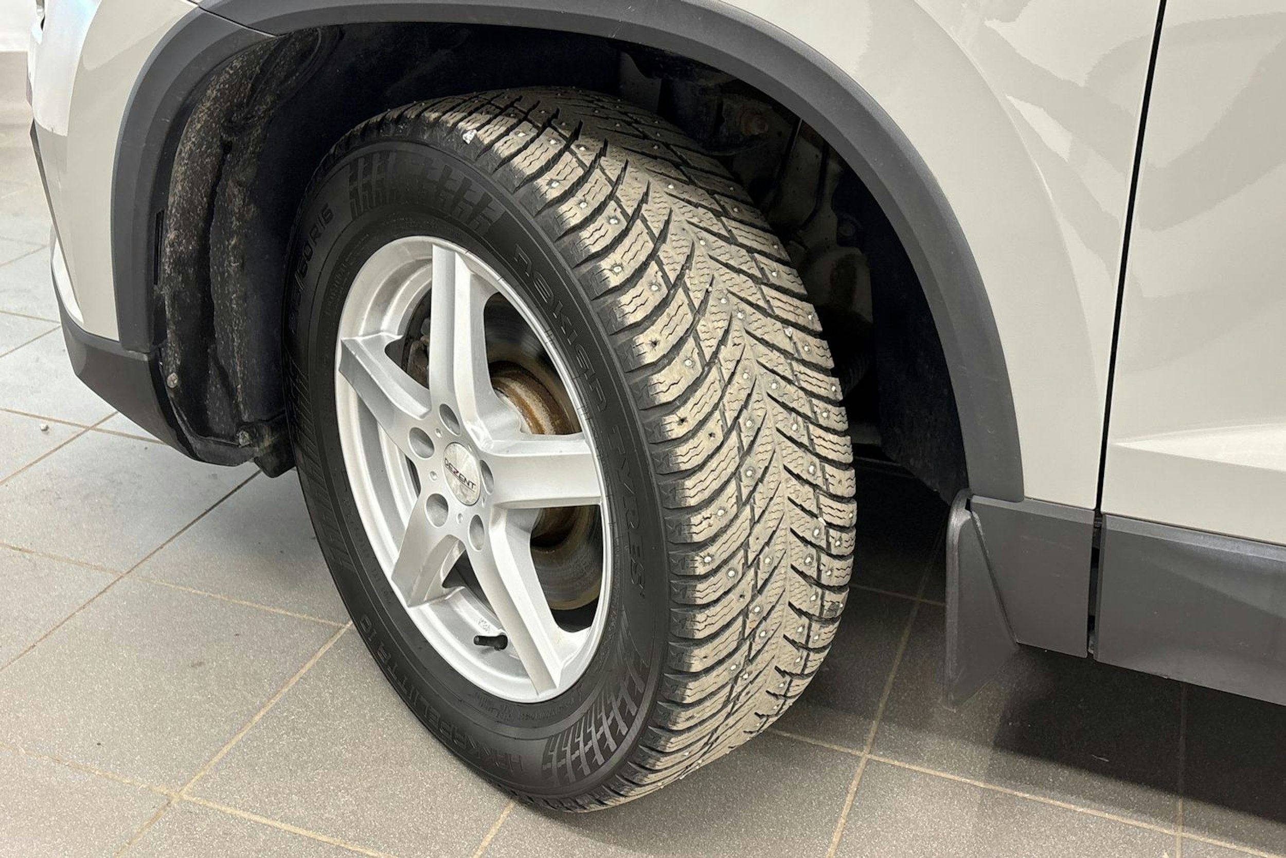 Harmaa Skoda KAROQ 2023 kuva 13.