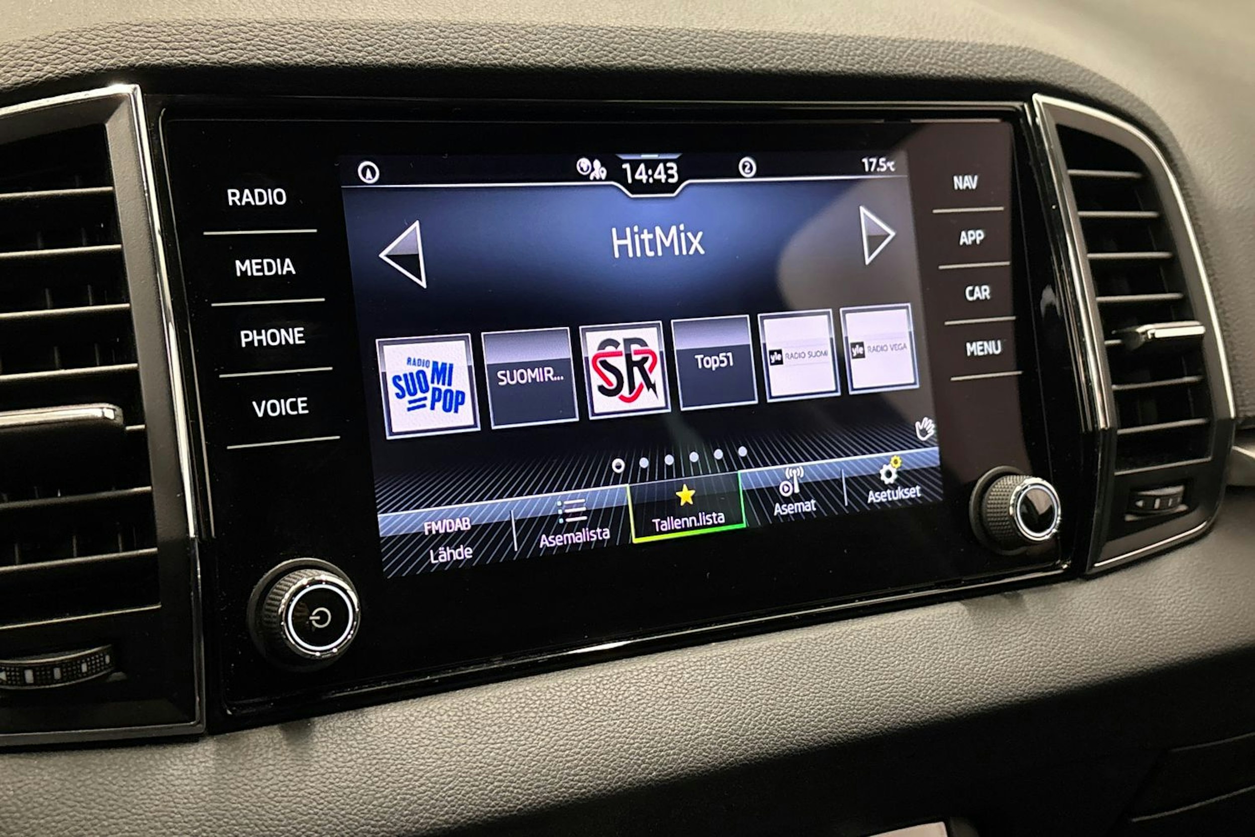 Harmaa Skoda KAROQ 2023 kuva 22.