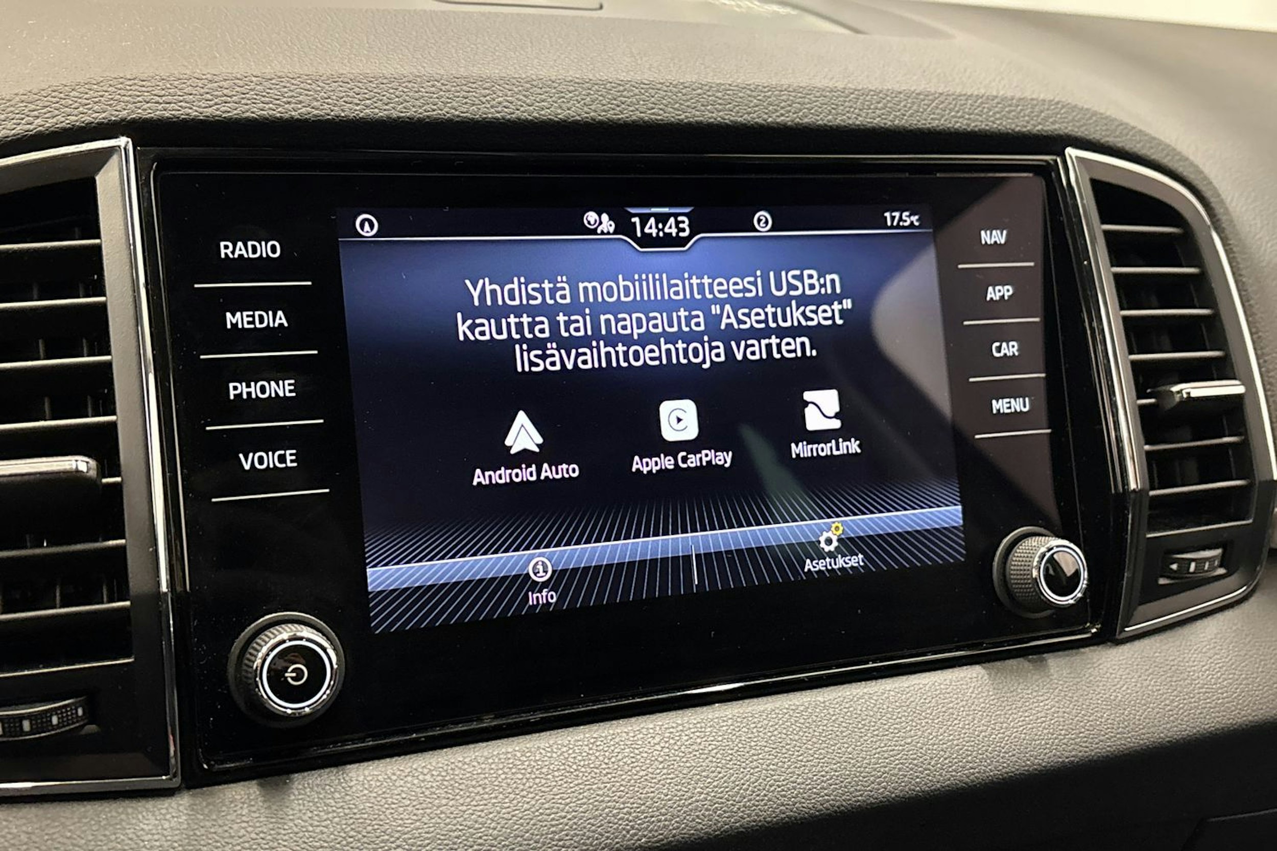 Harmaa Skoda KAROQ 2023 kuva 23.