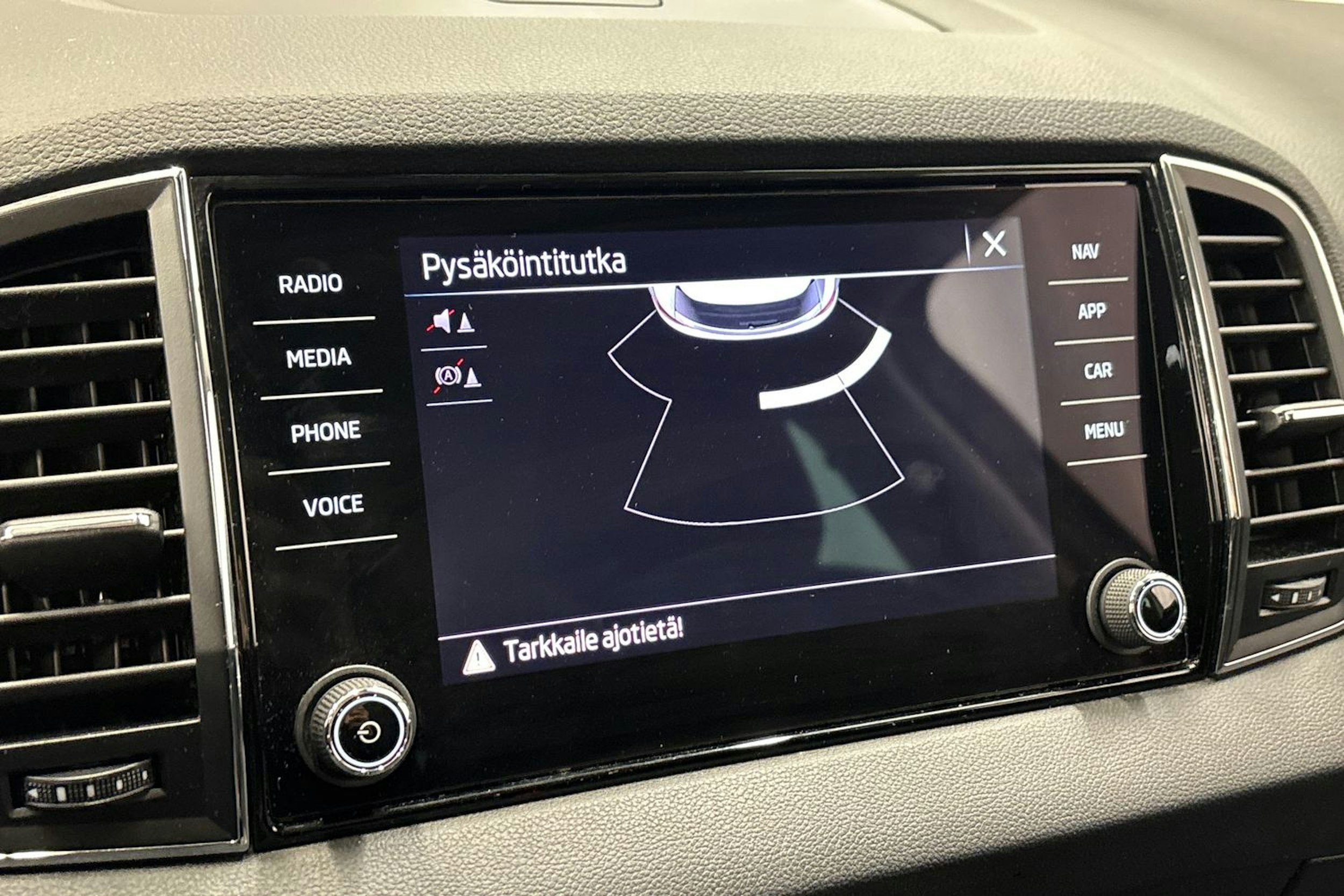 Harmaa Skoda KAROQ 2023 kuva 24.