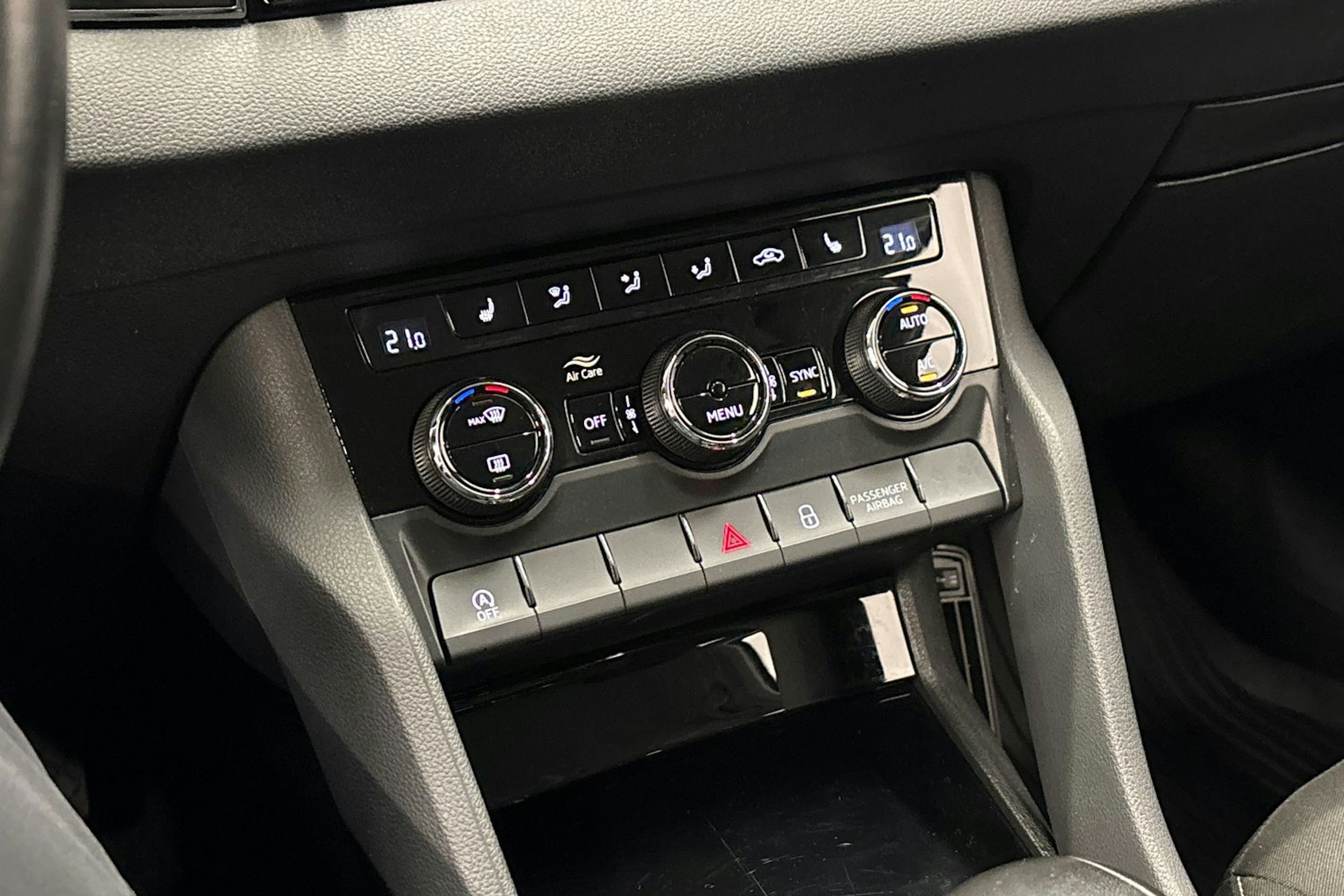 Harmaa Skoda KAROQ 2023 kuva 25.