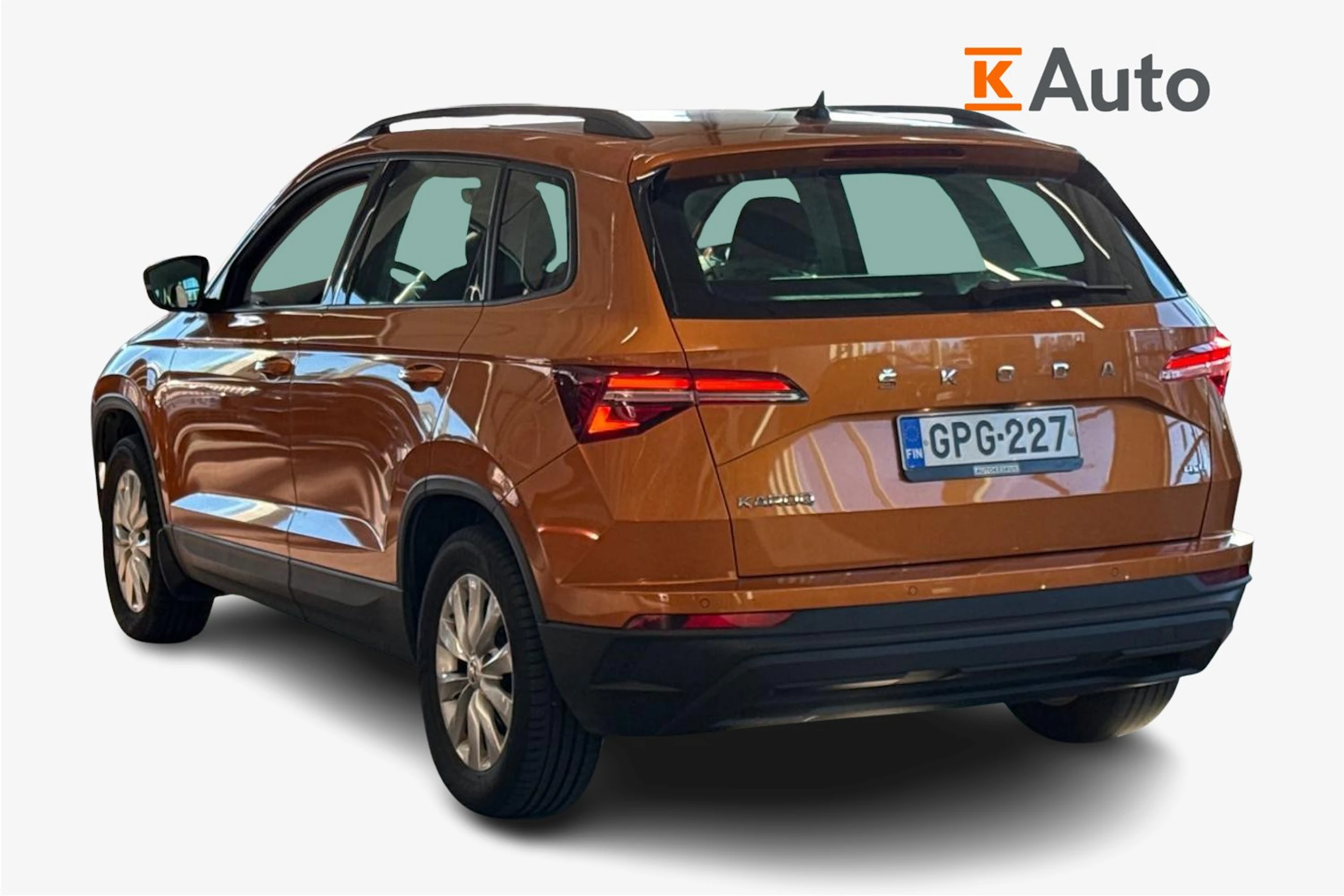 musta Skoda Karoq 2023 kuva 2.