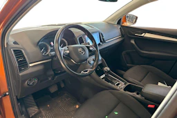 musta Skoda Karoq 2023 kuva 3.
