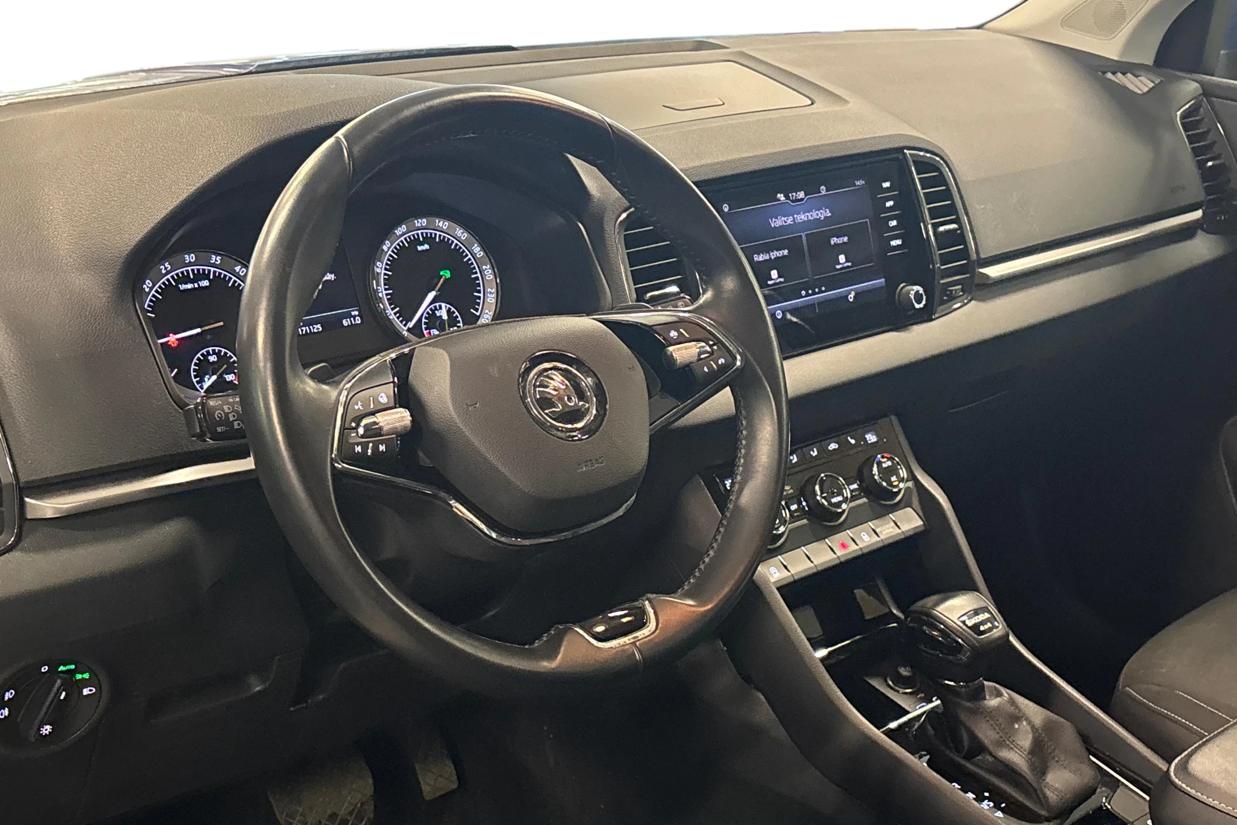 sininen Skoda Karoq 2023 kuva 3.