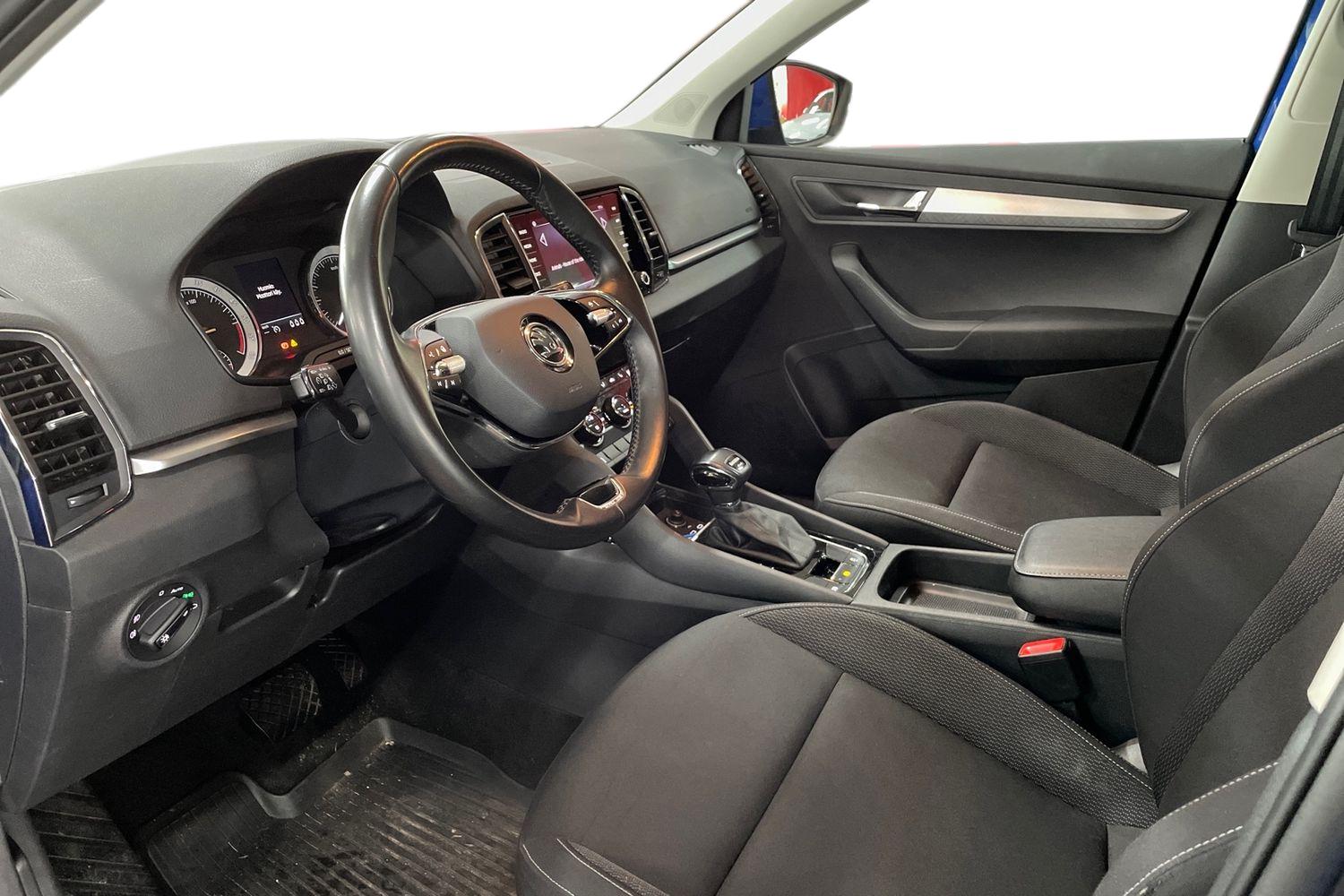 Skoda Karoq 2023, photo 6/18
