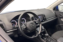 sininen Skoda Karoq 2023 kuva 6.