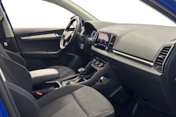 sininen Skoda Karoq 2023 kuva 8.