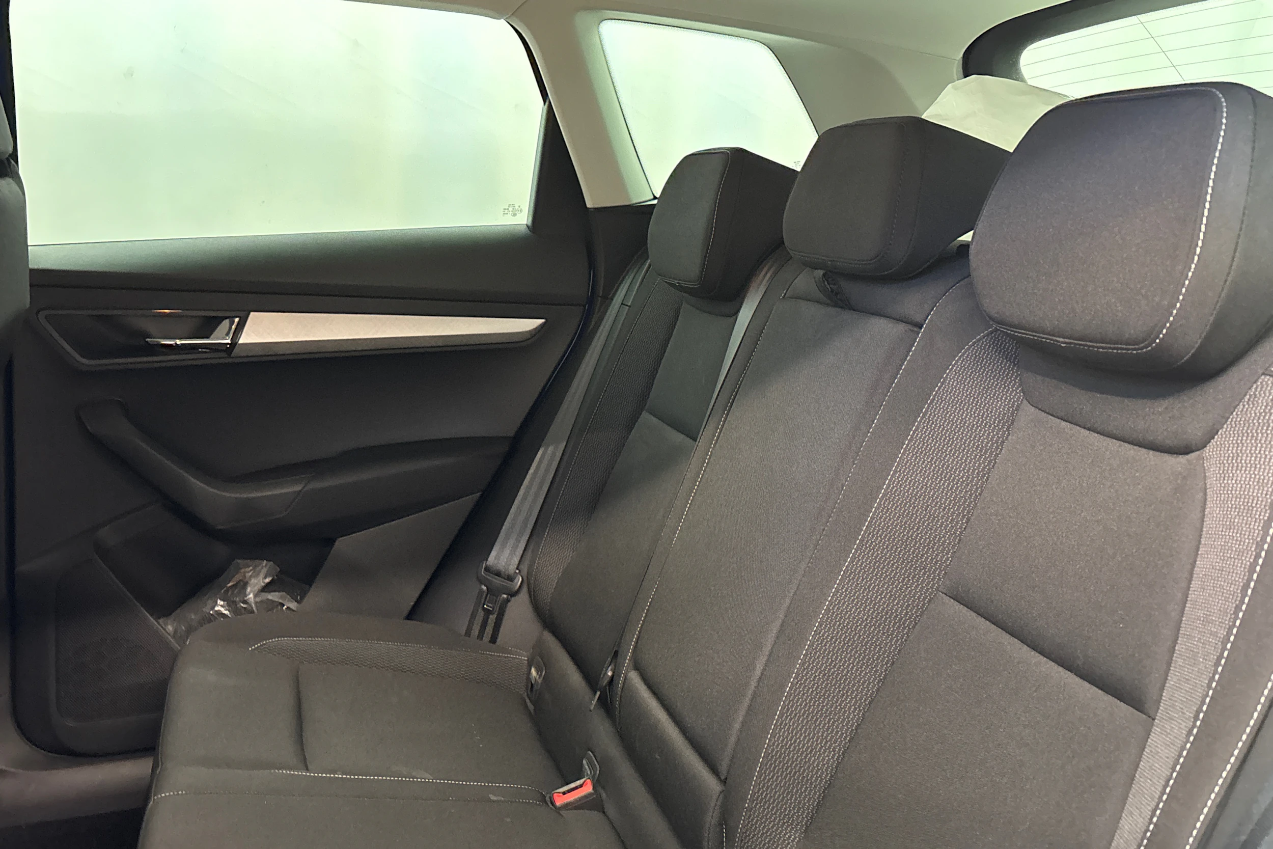 sininen Skoda Karoq 2023 kuva 10.