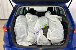 sininen Skoda Karoq 2023 kuva 11.
