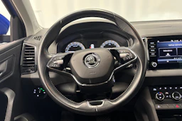 sininen Skoda Karoq 2023 kuva 13.