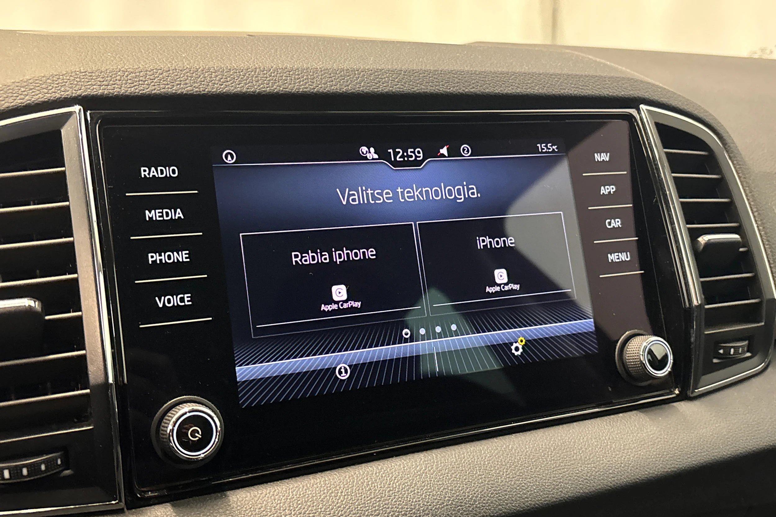 sininen Skoda Karoq 2023 kuva 17.