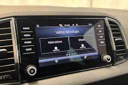sininen Skoda Karoq 2023 kuva 17.
