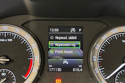sininen Skoda Karoq 2023 kuva 20.