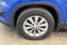 sininen Skoda Karoq 2023 kuva 29.