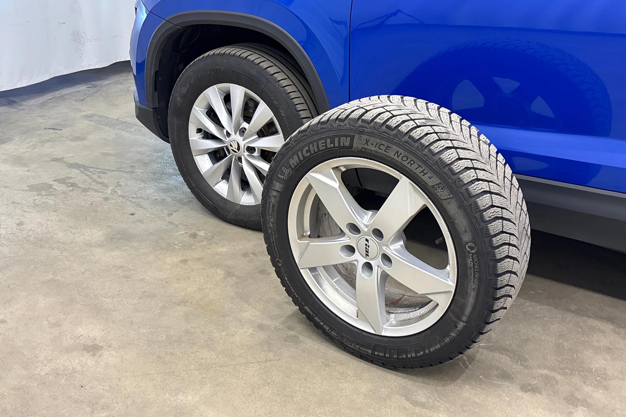 sininen Skoda Karoq 2023 kuva 31.