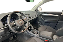 harmaa Skoda Karoq 2023 kuva 6.