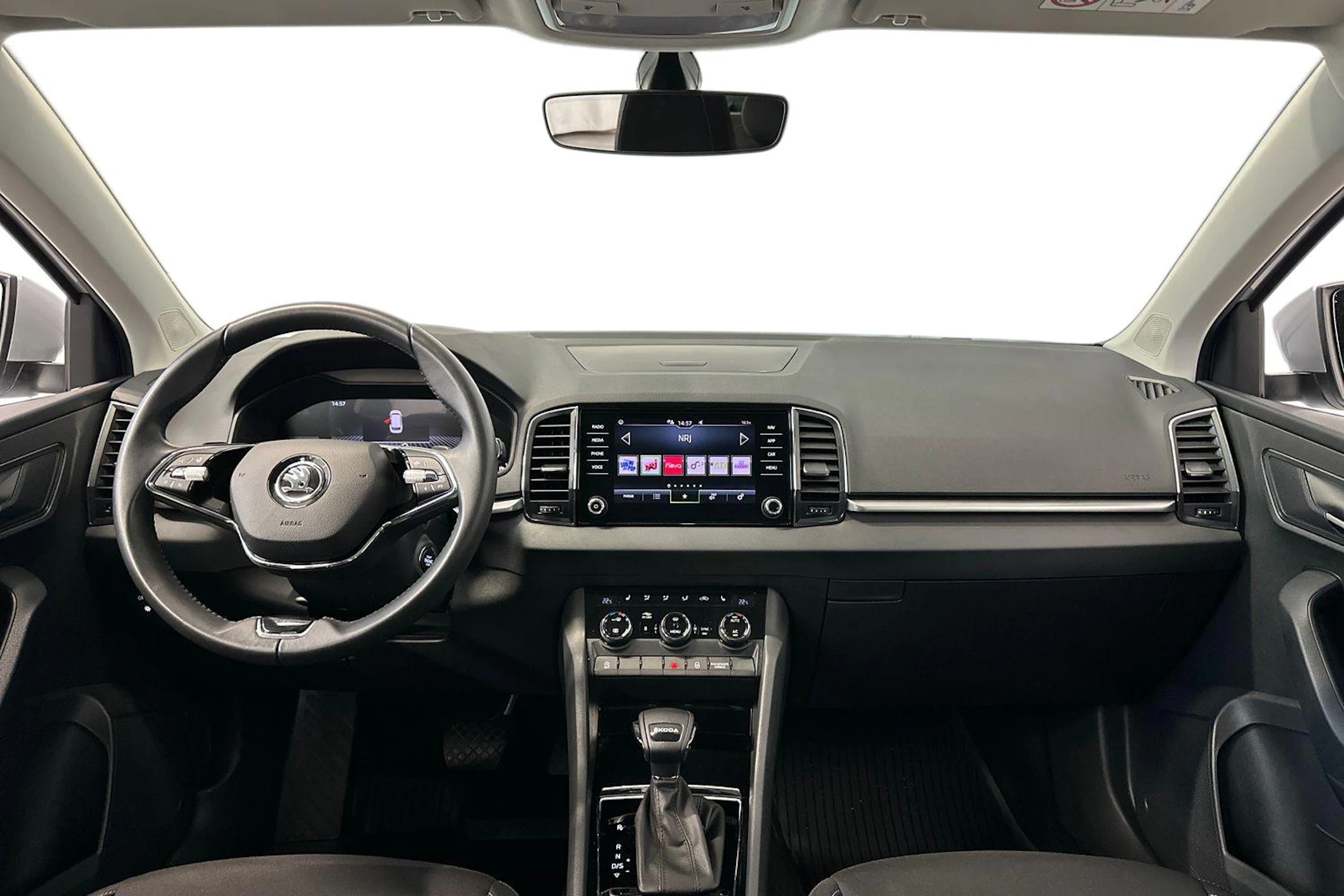 harmaa Skoda Karoq 2023 kuva 9.