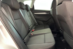 harmaa Skoda Karoq 2023 kuva 10.