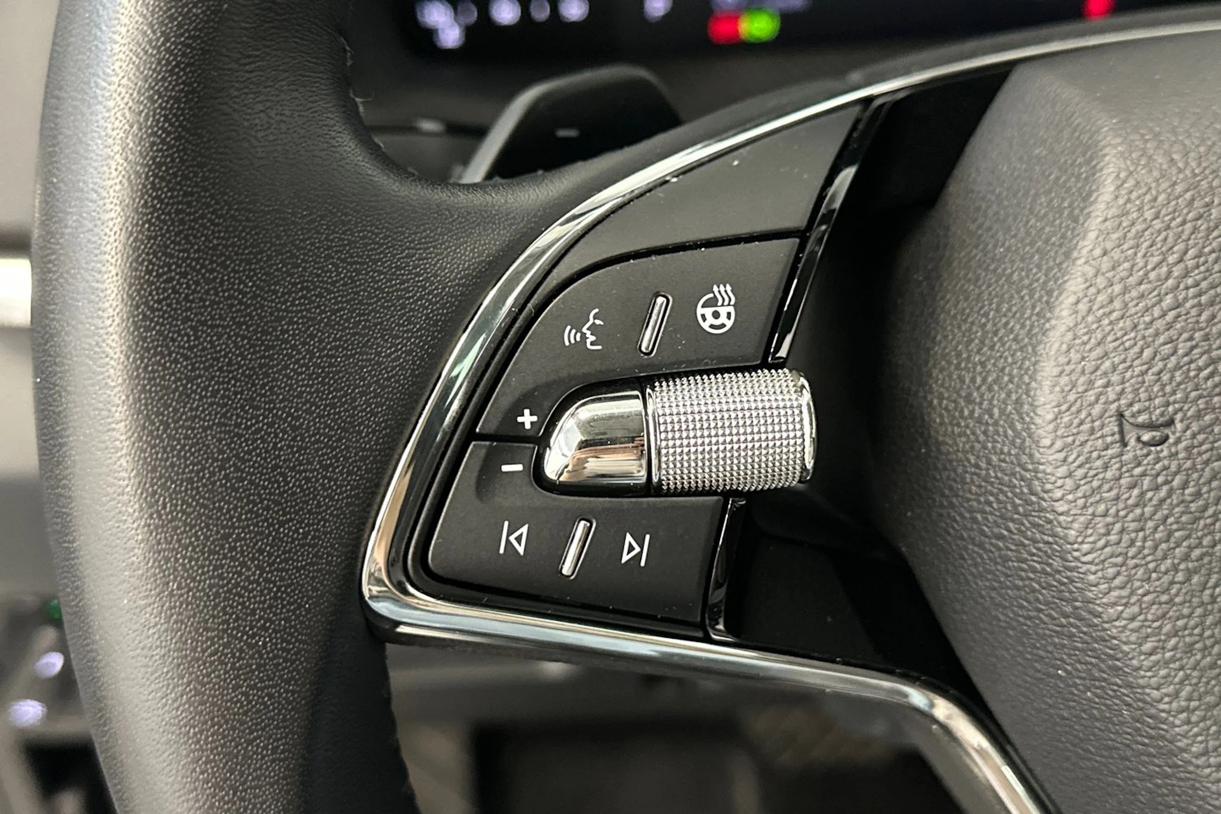 harmaa Skoda Karoq 2023 kuva 16.
